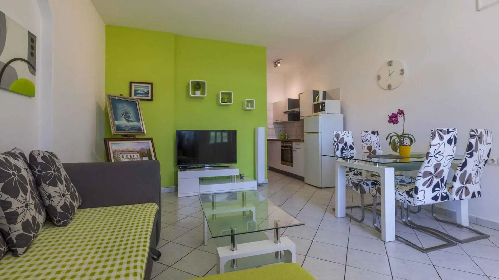One-Bedroom Apartment In Crikvenica 48 0*,